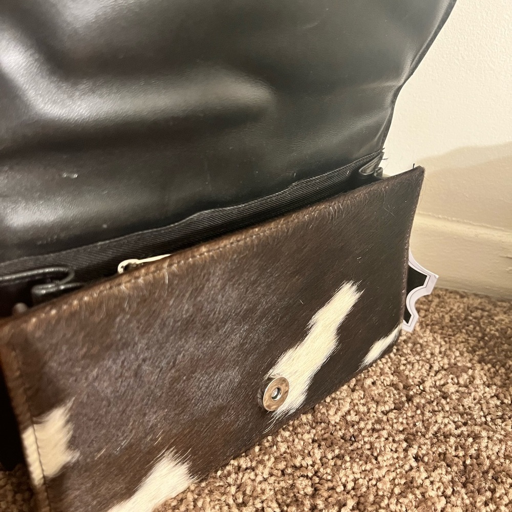 Chic Cowhide Pattern Clutch - Picture 3 of 5